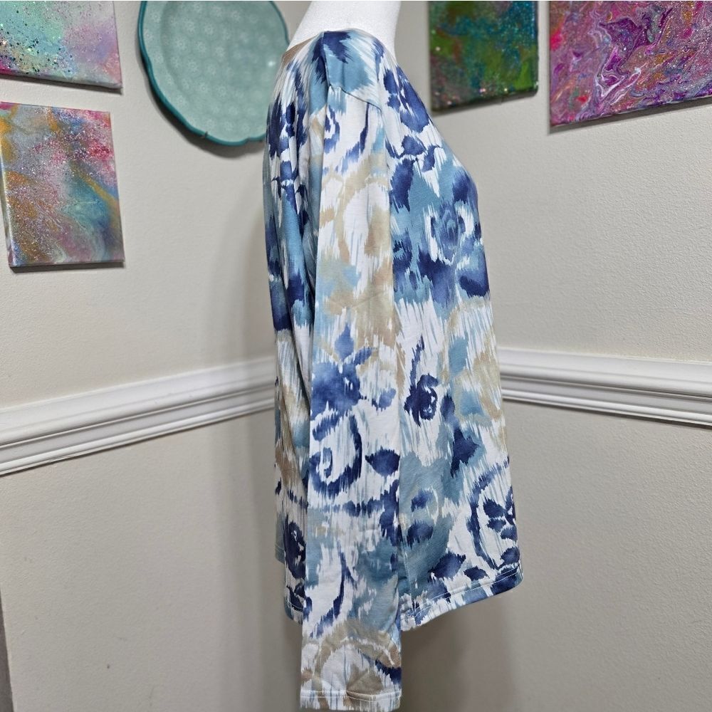 NWT! Unique Neck Top - Picture 3 of 10